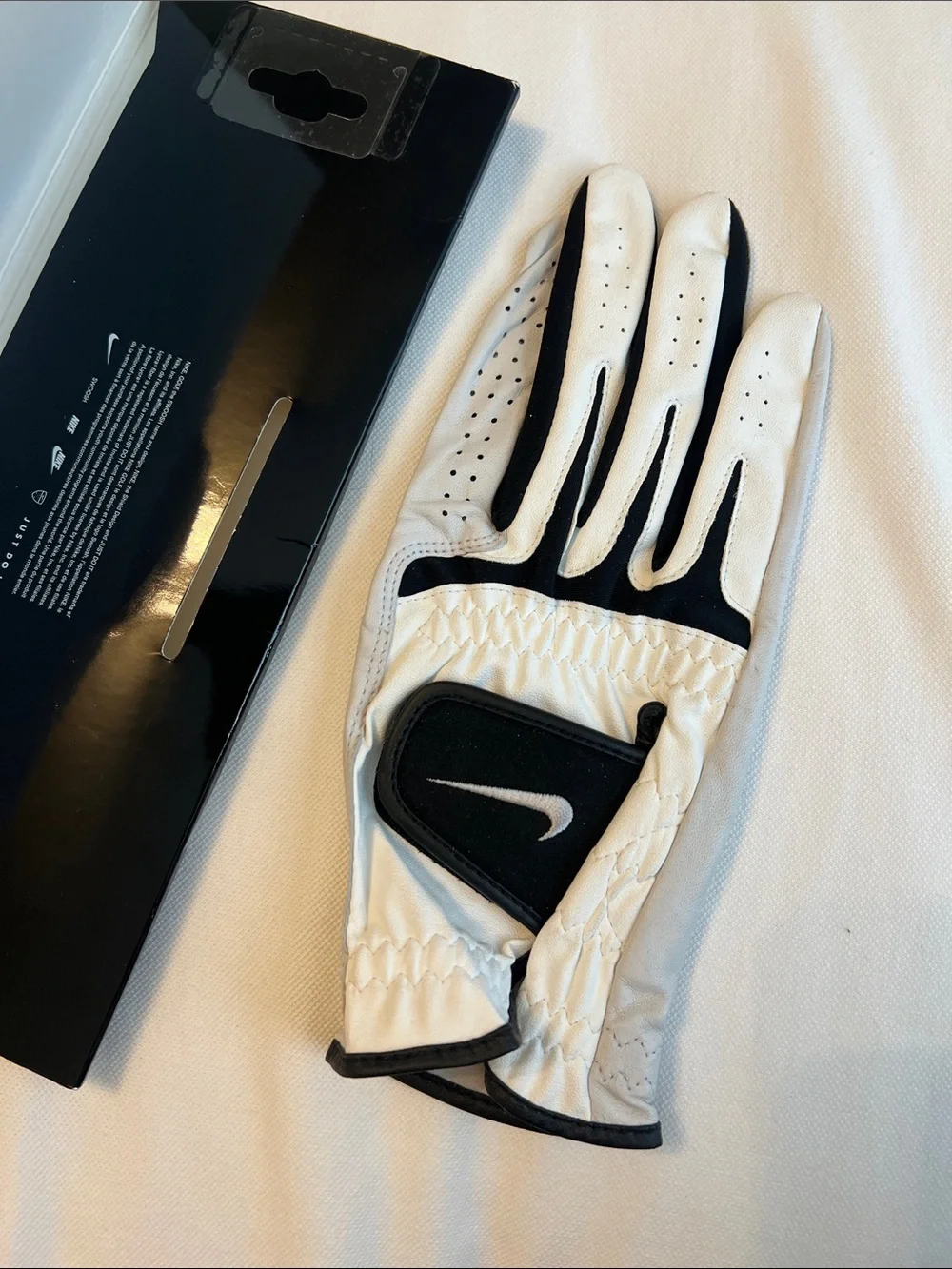 Nike White and Black Tech Xtreme Golf Glove Reg/Right ML